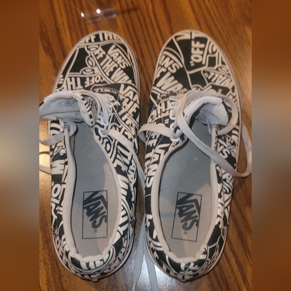 Mens size 8.5 Van's Era iconic script skates. - Picture 9 of 9